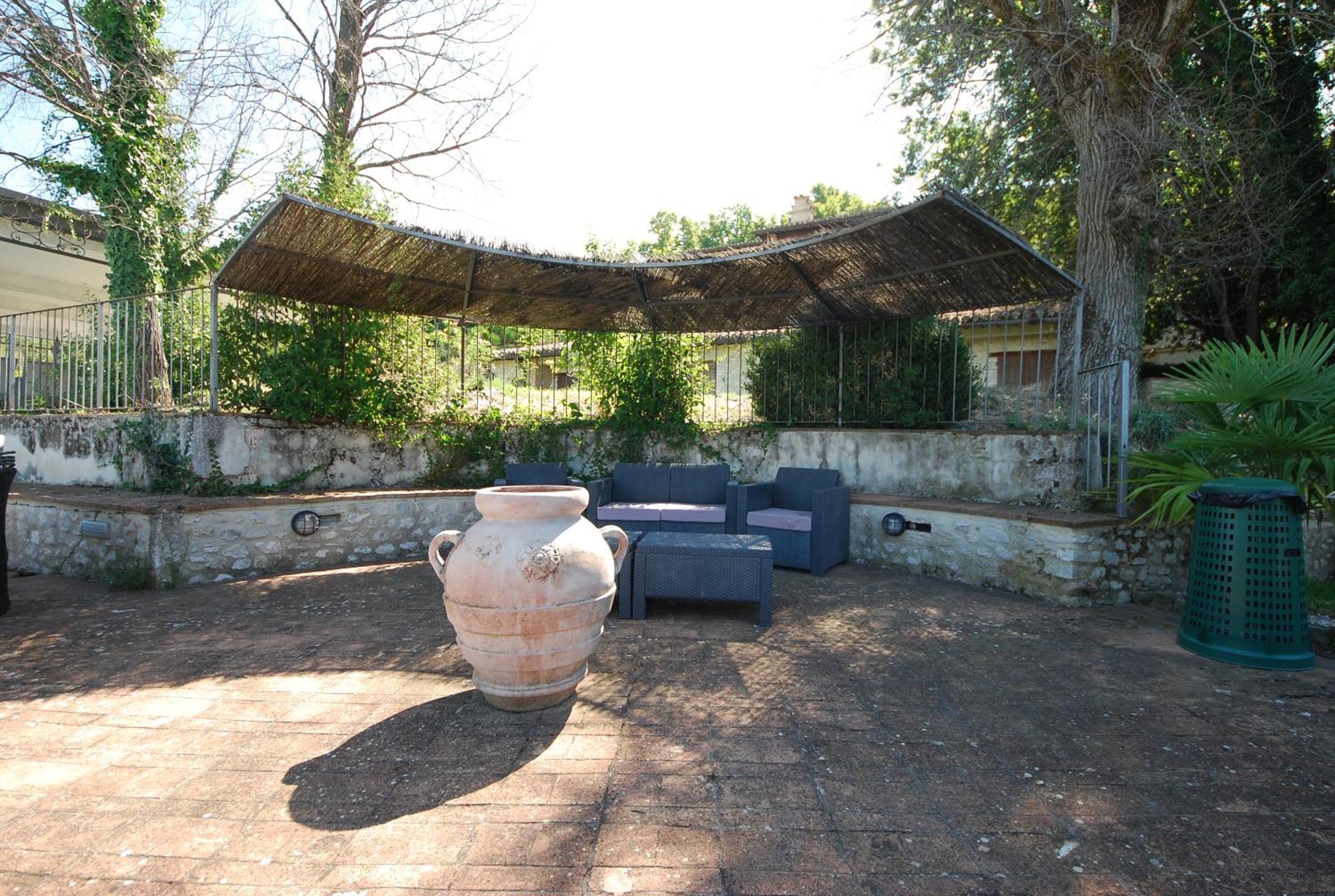 Spoleto By The Pool Exterior foto