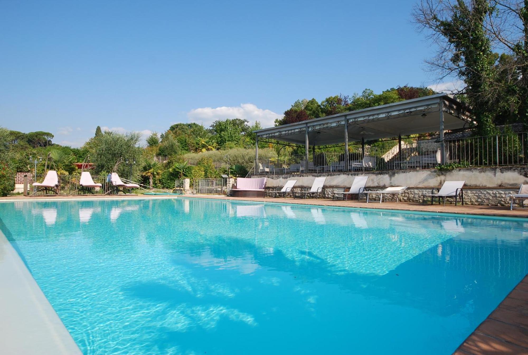 Spoleto By The Pool Exterior foto