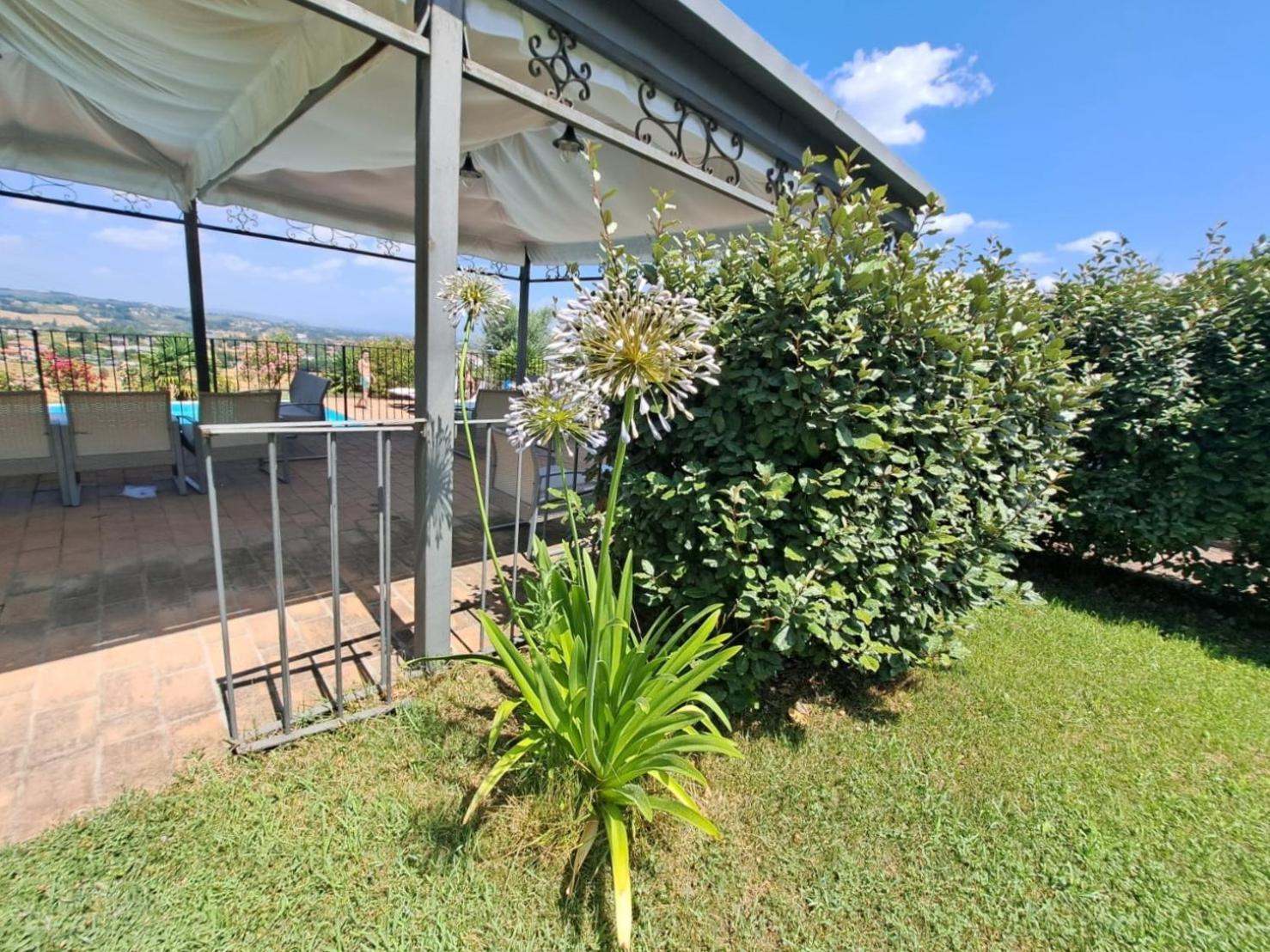 Spoleto By The Pool Exterior foto