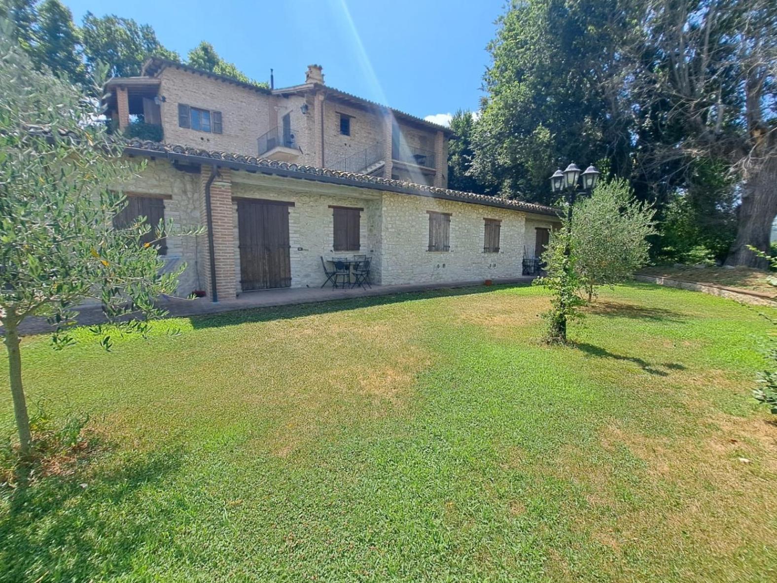 Spoleto By The Pool Exterior foto