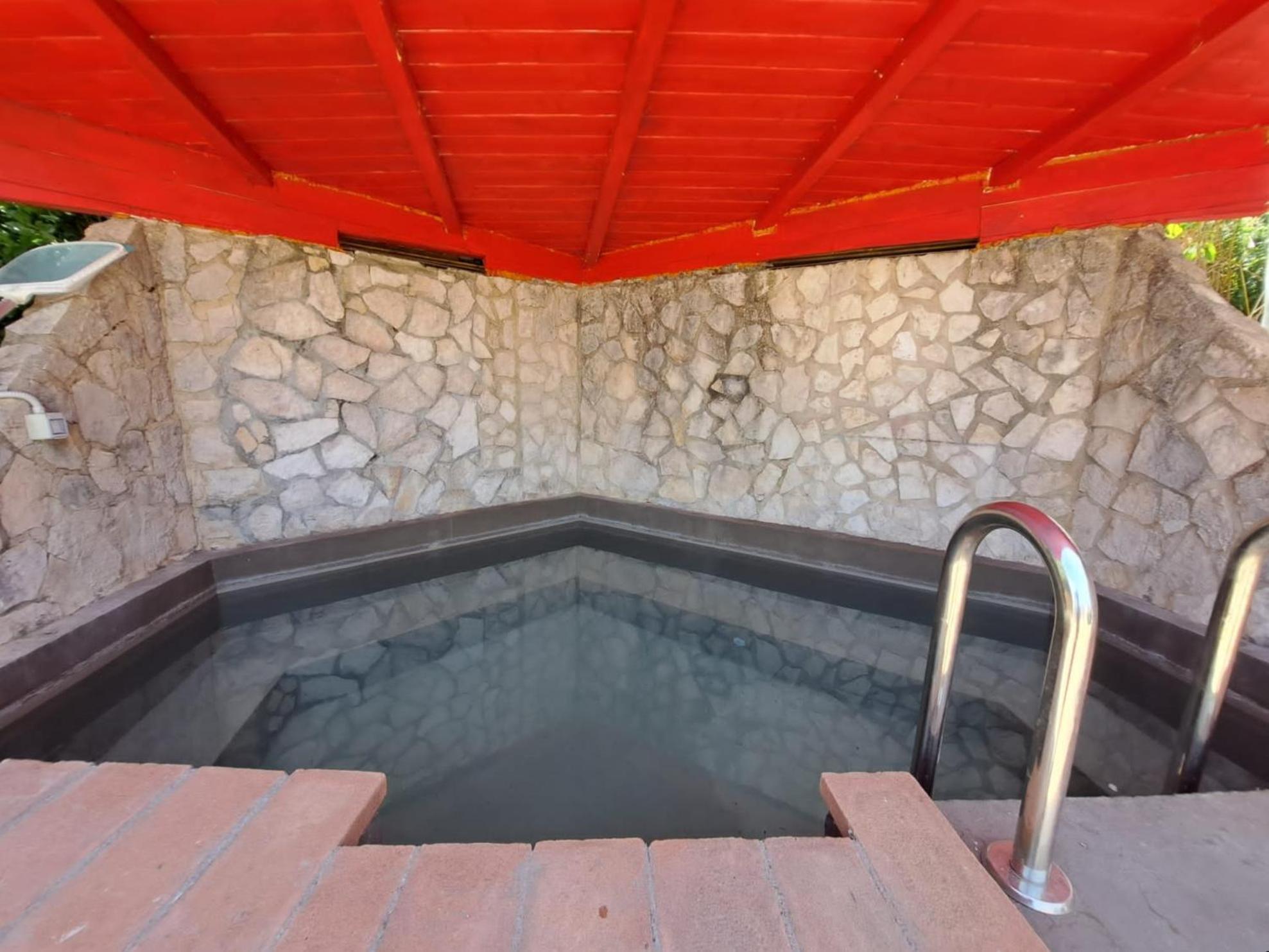 Spoleto By The Pool Exterior foto