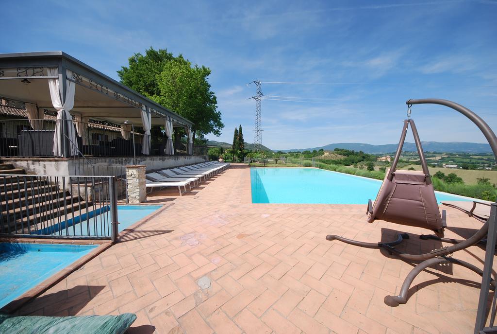 Spoleto By The Pool Exterior foto