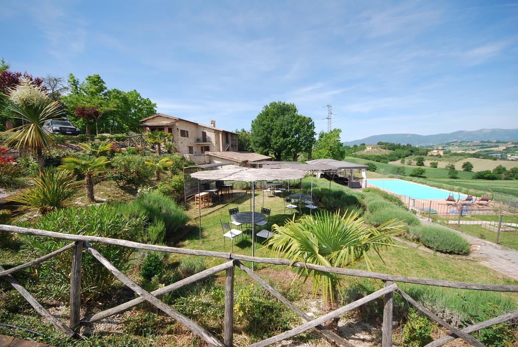 Spoleto By The Pool Exterior foto